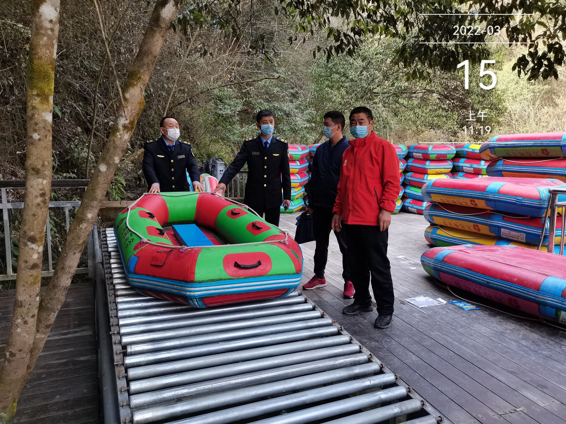 组织专班检查游乐设施安全  通讯员 供图.jpg.jpg