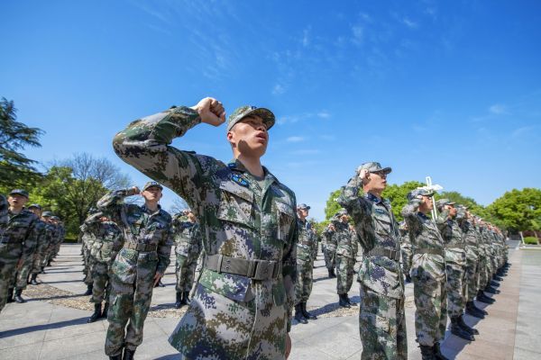 湖北省军区举行文职人员宣誓仪式