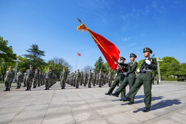 湖北省军区举行文职人员宣誓仪式