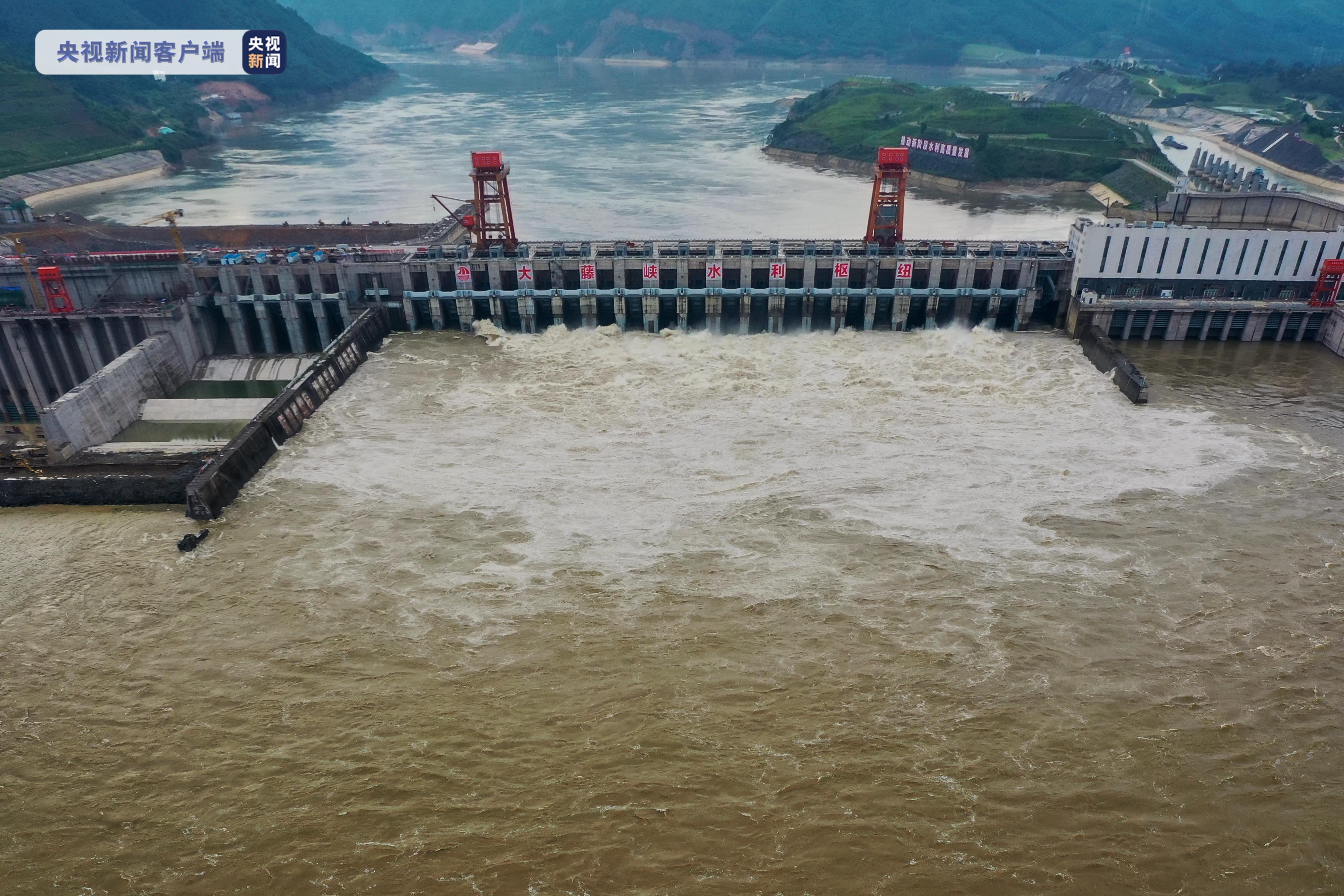 广西黔江水位快速上涨大藤峡开始泄洪实施临时水上交通管制