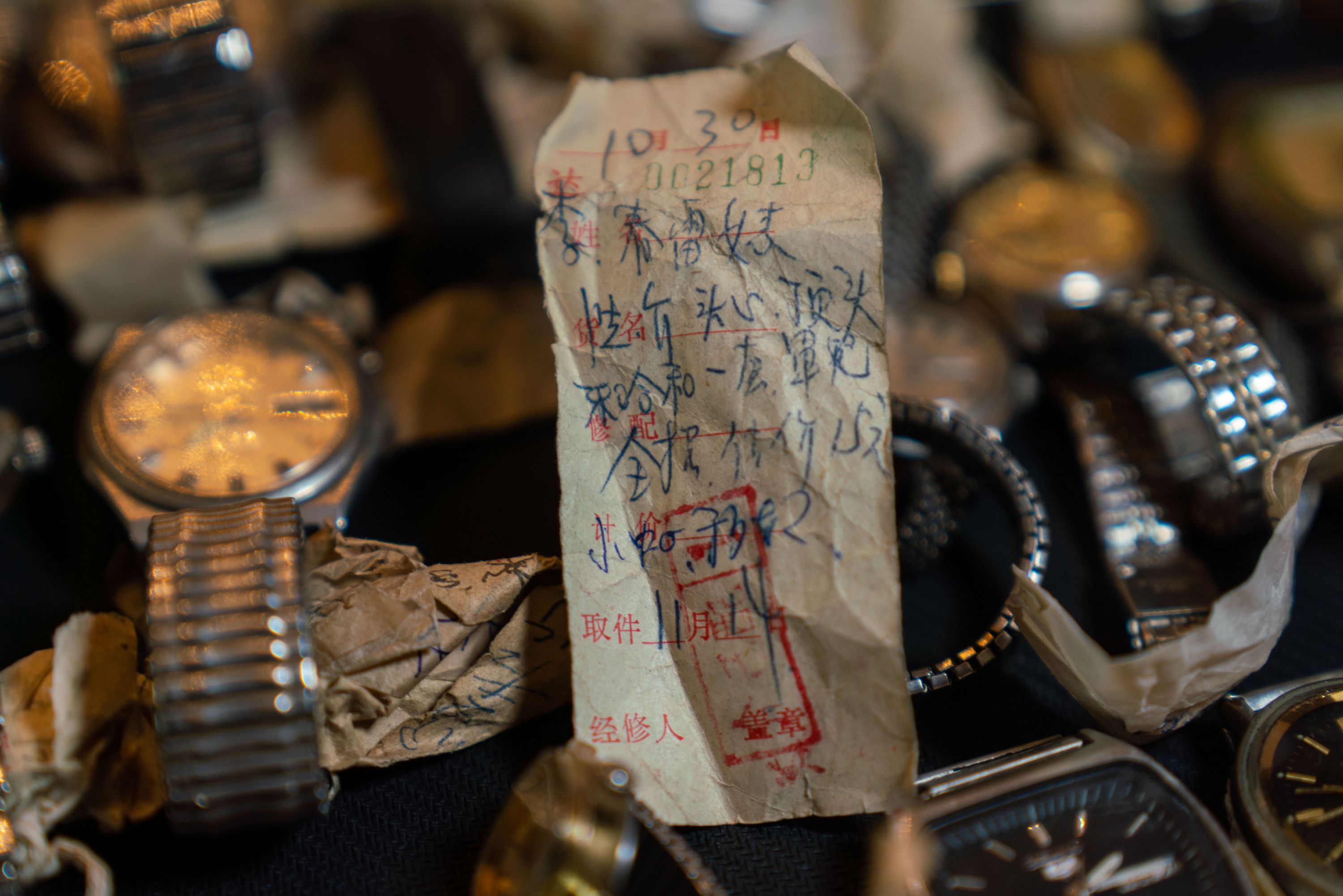 KK体育百年老店几代传人守护155块被主人遗忘的手表(图1)