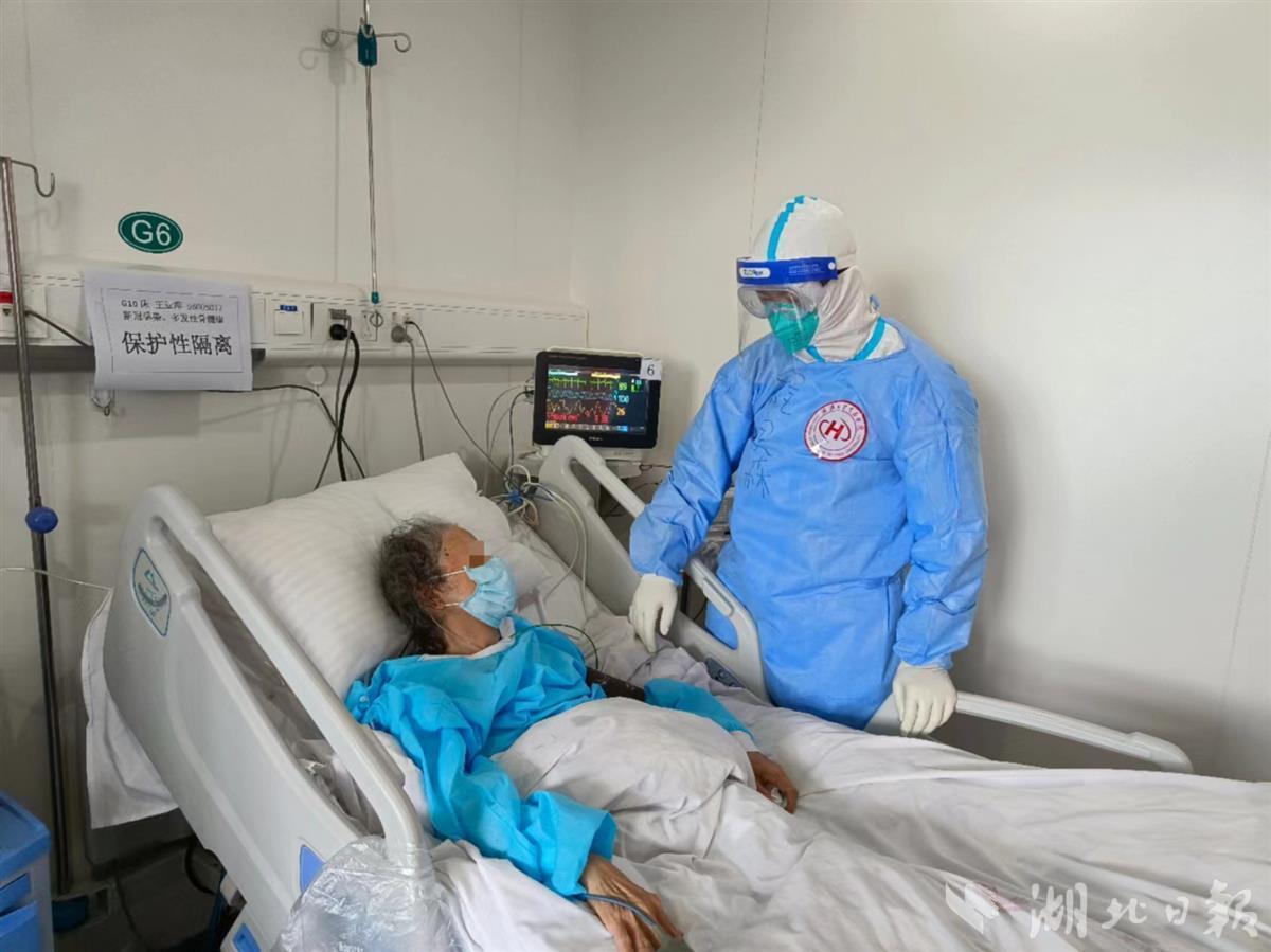 快递锦旗到汉致谢，68岁上海患者感激援沪医疗队救治之恩