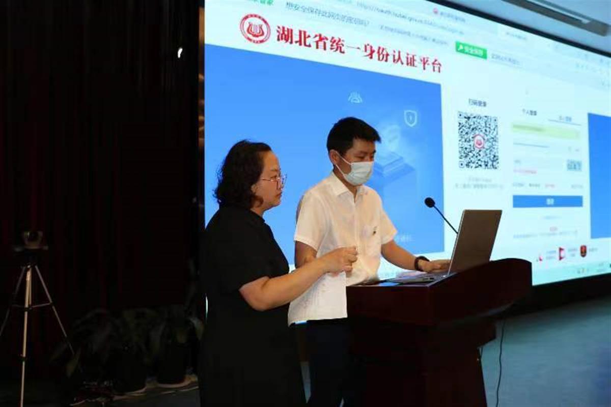审批柜台搬进产业园