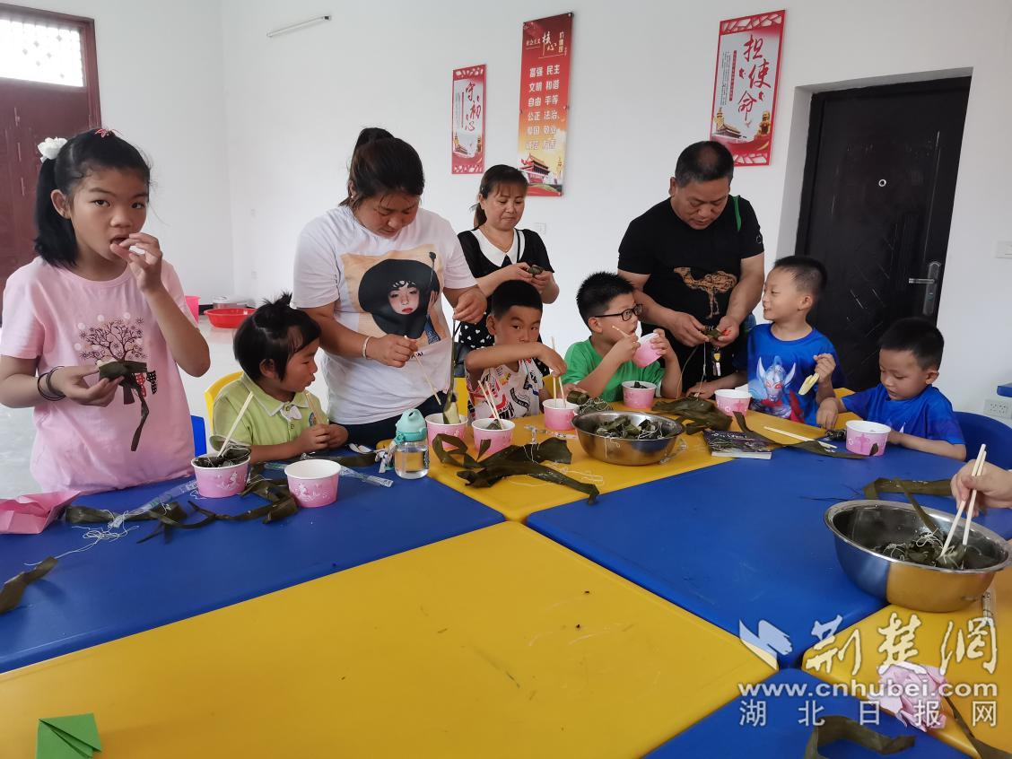 义堂镇社工站  邹文文摄.png.png