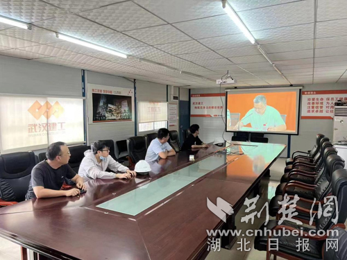 图为其他建筑工地组织观看直播2副本.jpg