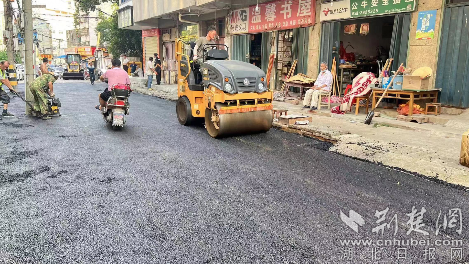 修补永新路破损道路.png.png