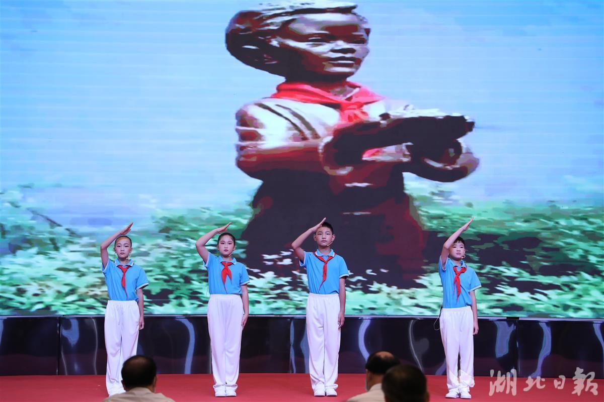 第22届青少年爱国主义读书教育活动在汉颁奖