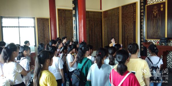 胡金店中学暑期参观 (2).jpg