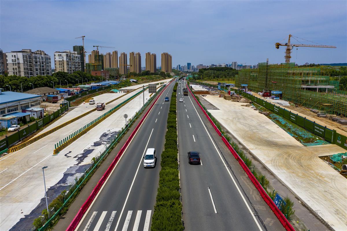 武东收费站东迁在即，高新三路改造项目加速施工