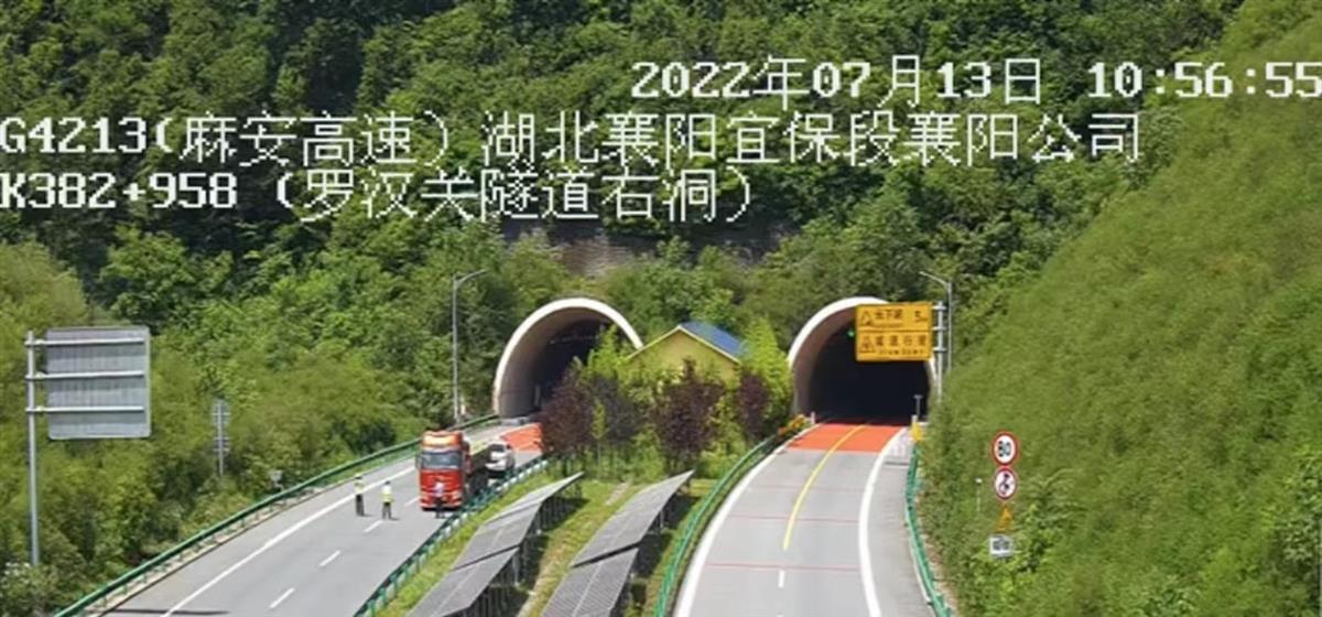 7月13日,一辆大货车在麻安(湖北麻城-陕西安康)高速公路行驶,途径襄阳