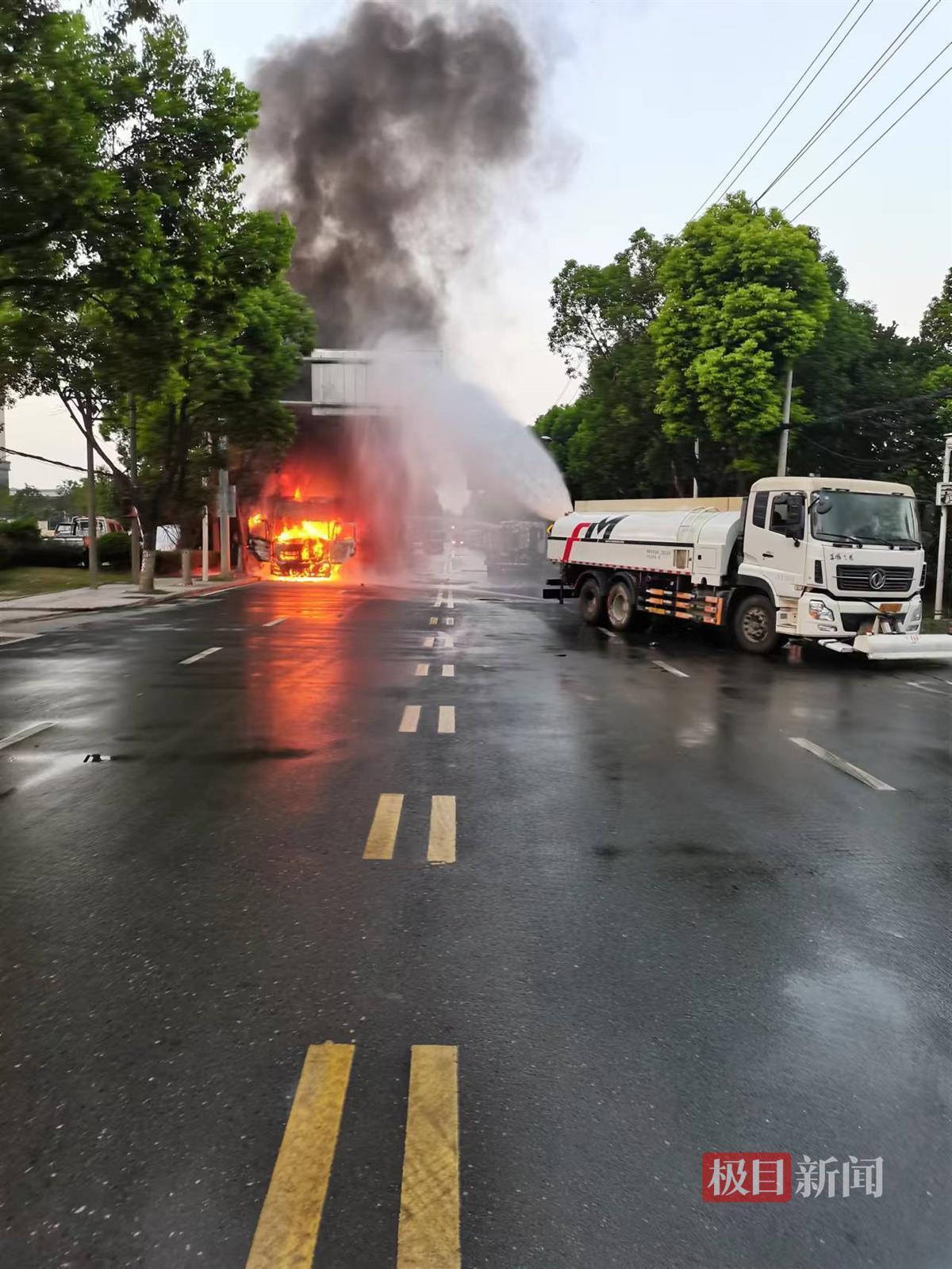 洒水车变消防车