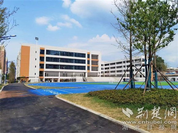 方家嘴中学 即将投入使用.jpg