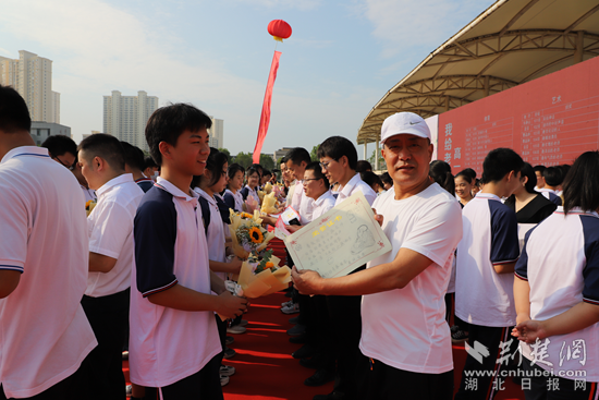 我给老师颁个奖黄石这所学校的教师节有点不一样组图