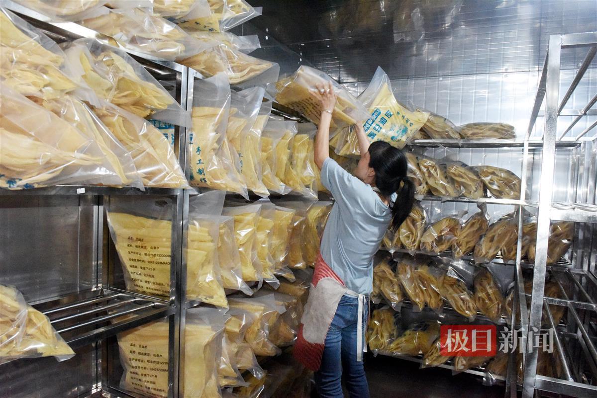 場市場超市的搶手貨中山村豆腐成了農貿市