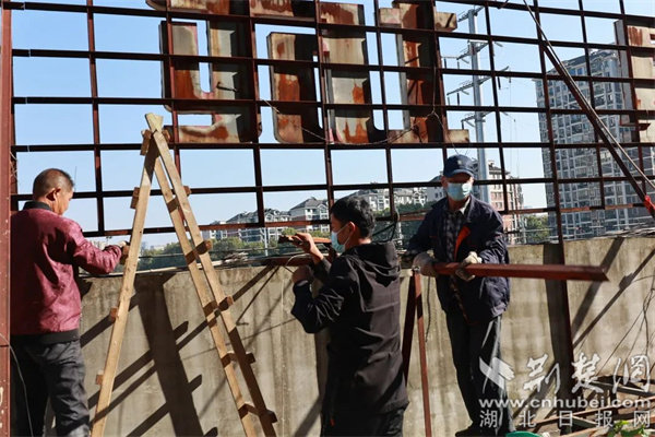 武汉市洪山区推进违规户外广告设施治理工作.jpg