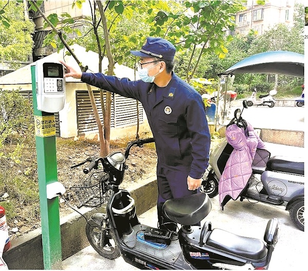 通讯员王霞 宋龙"我们小区有了电动车充电桩,我再也不用从10楼往楼下