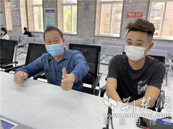 洪山不动产登记窗口让群众“少跑腿”成常态.jpg