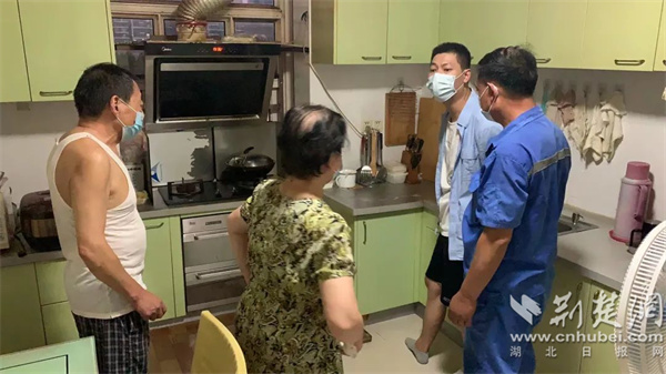党建引领、共谋共管，洪山区这个老旧小区的居民告别“用水难” (1).jpg