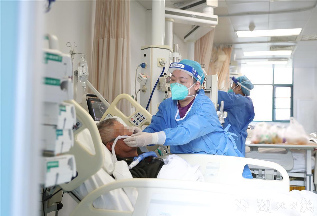 目击：武汉定点医院集中10家，坚守阶段重症病房再迎收治高峰_手机新浪网