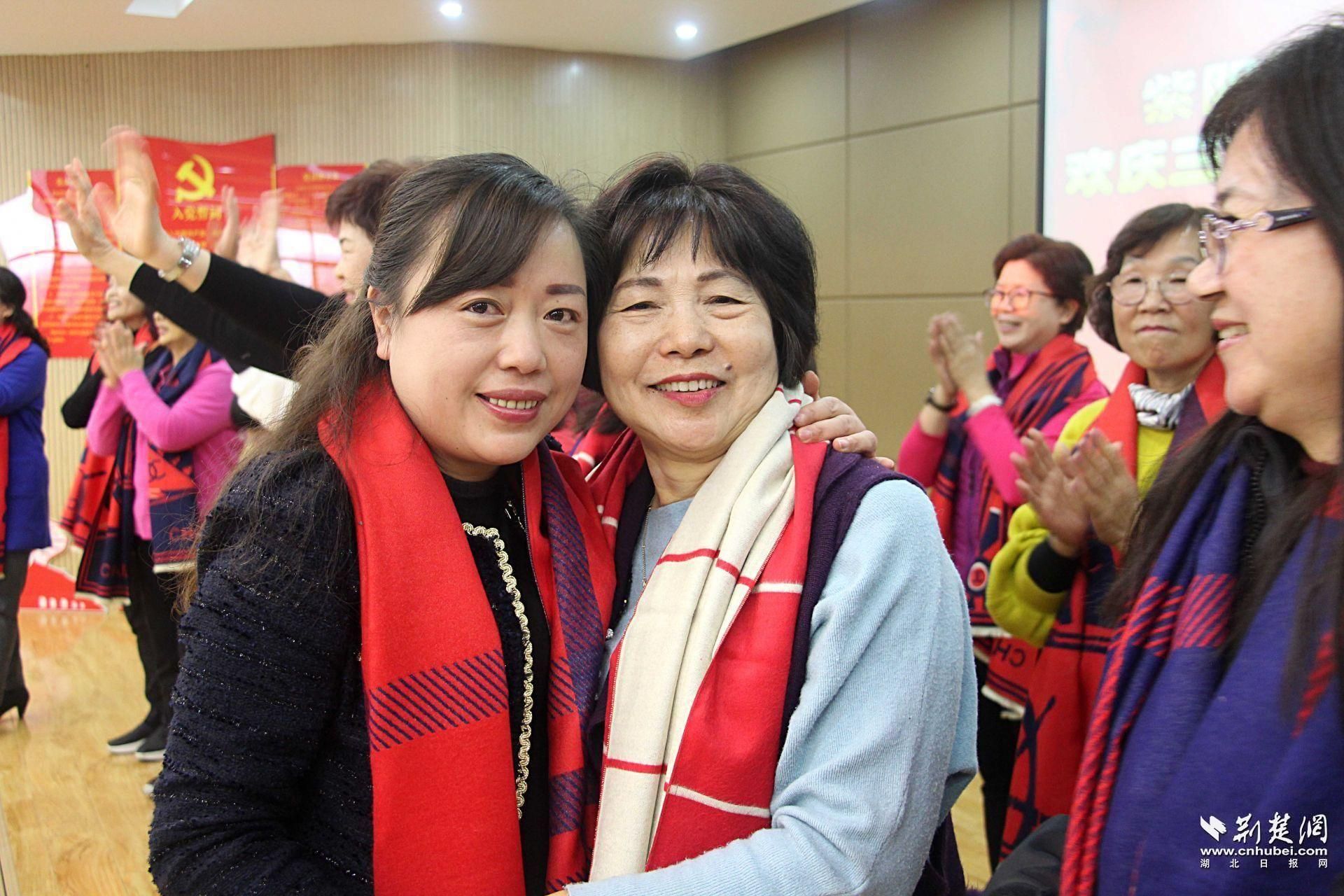 和辖区居民一起.jpg.jpg