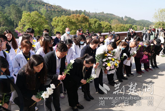 武汉市遗体器官捐献者纪念日当天开展大型缅怀祭奠活动