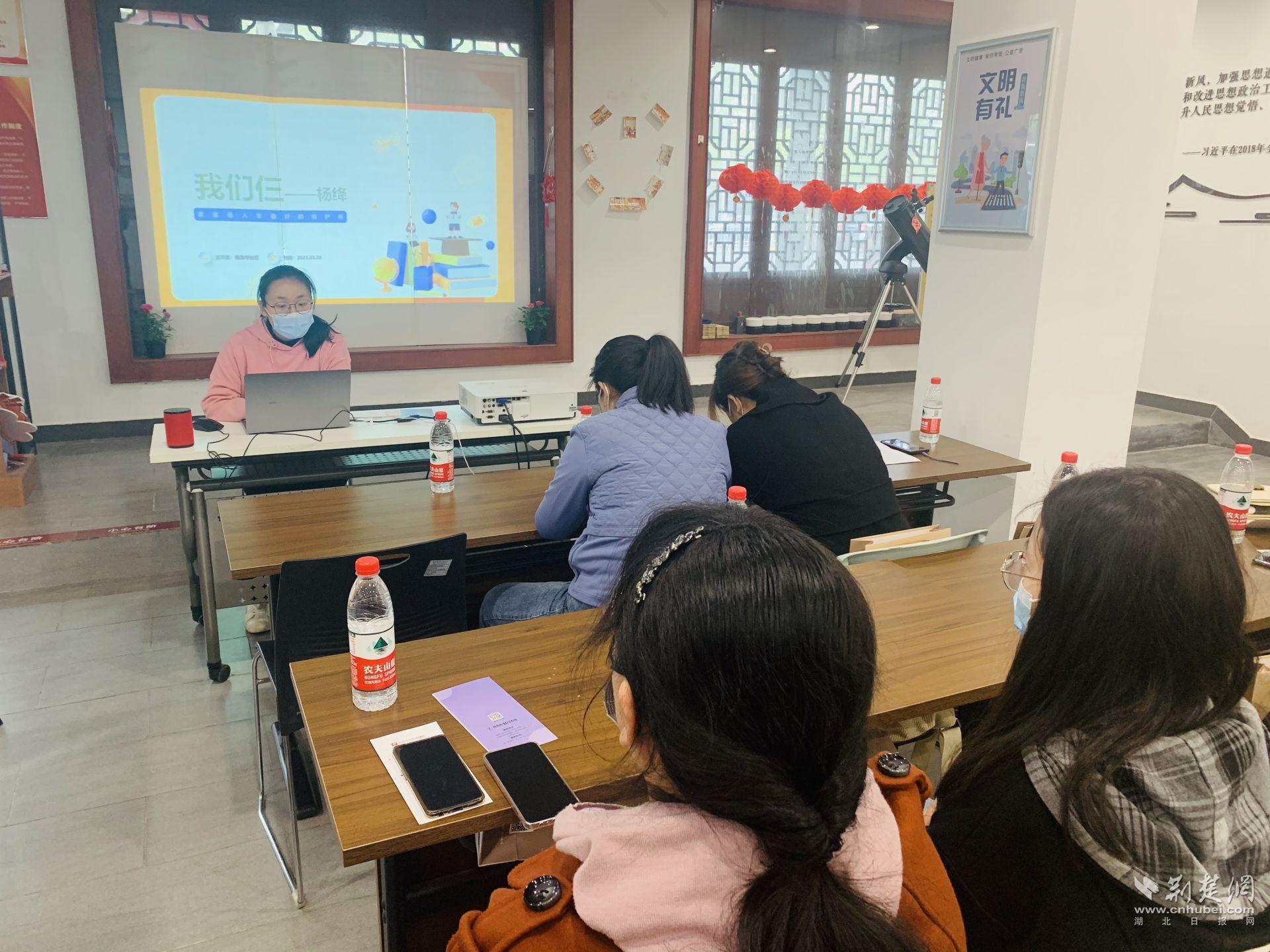 3-社区团干分享书籍《我们仨》.jpg.jpg