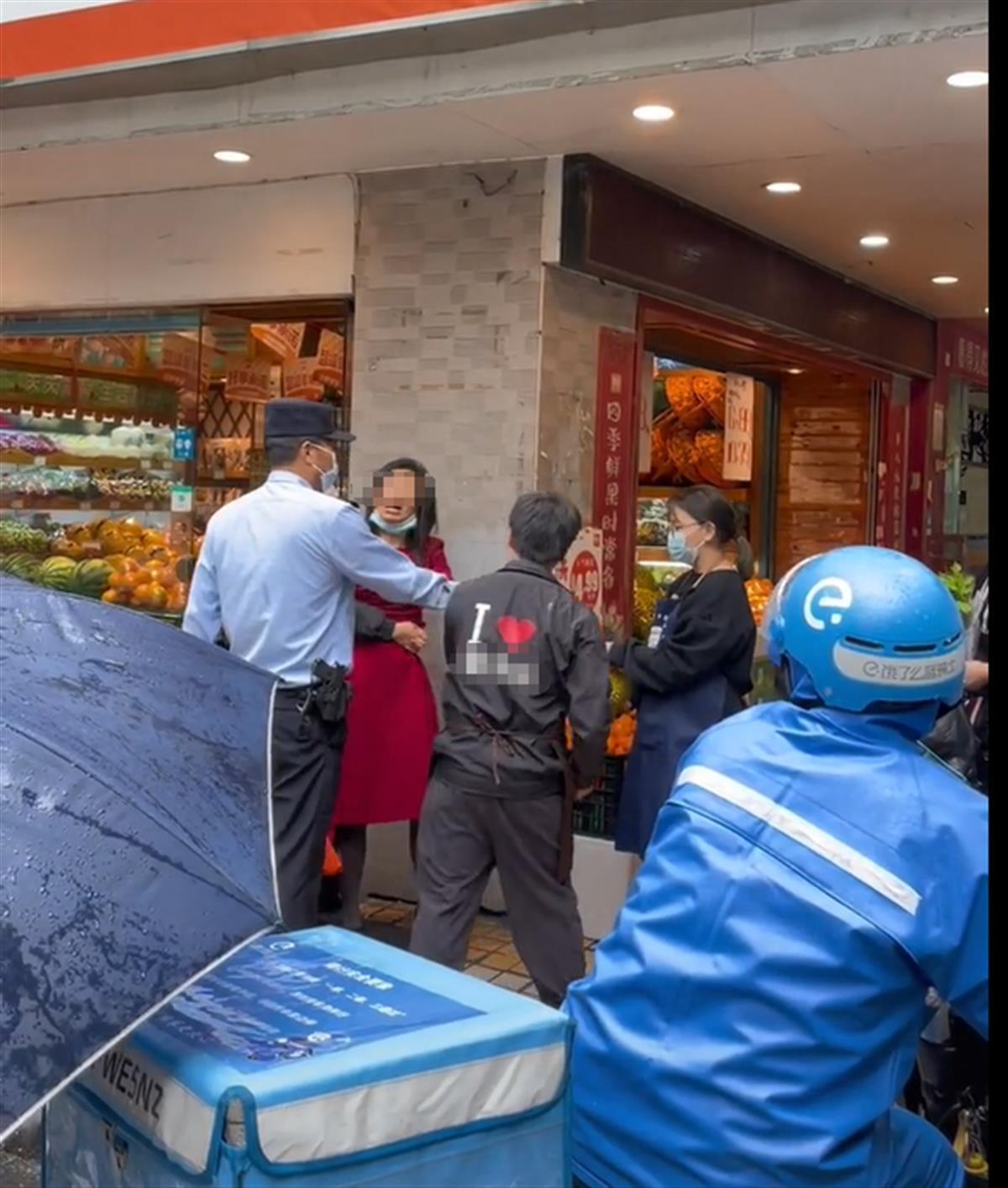 多人组团偷吃榴莲致超市损失近千元_大妈偷走水果店两榴莲_偷榴莲案件