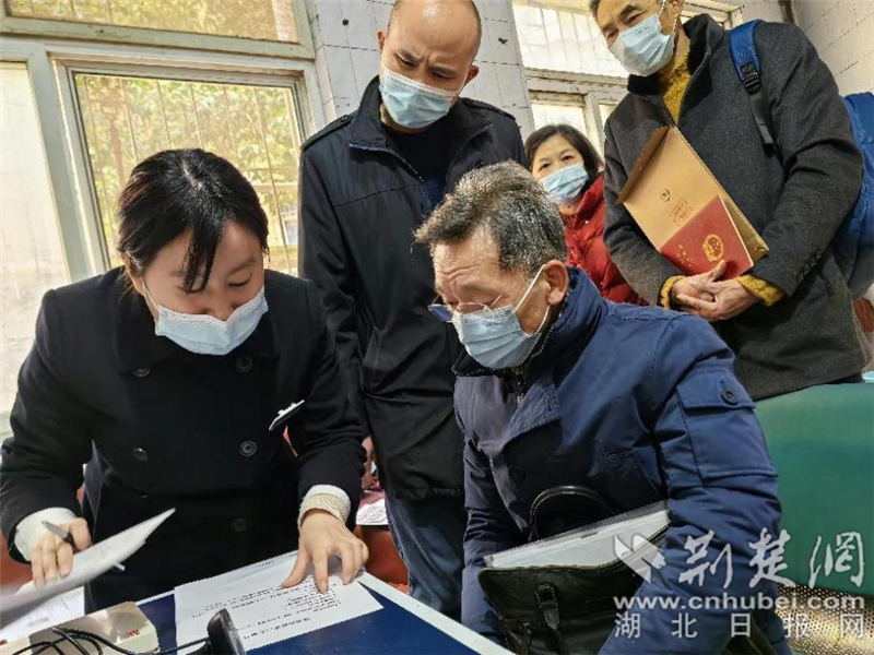 2洪山不动产驻点武警小区，提供上门办证服务.png.png