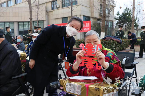 1洪山不动产让服务更有温度.jpg