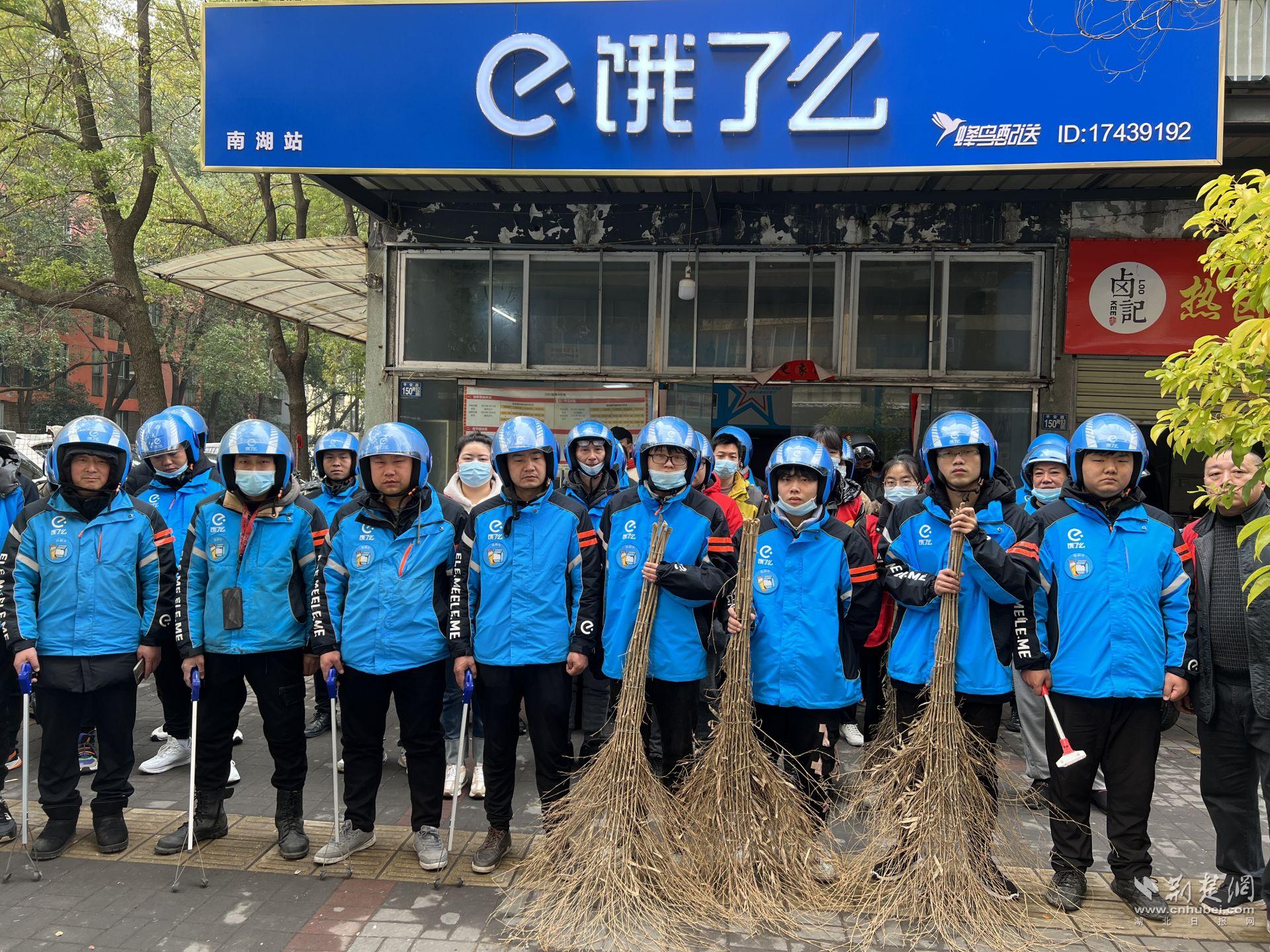 两新志愿服务人员合影留念.jpg.jpg
