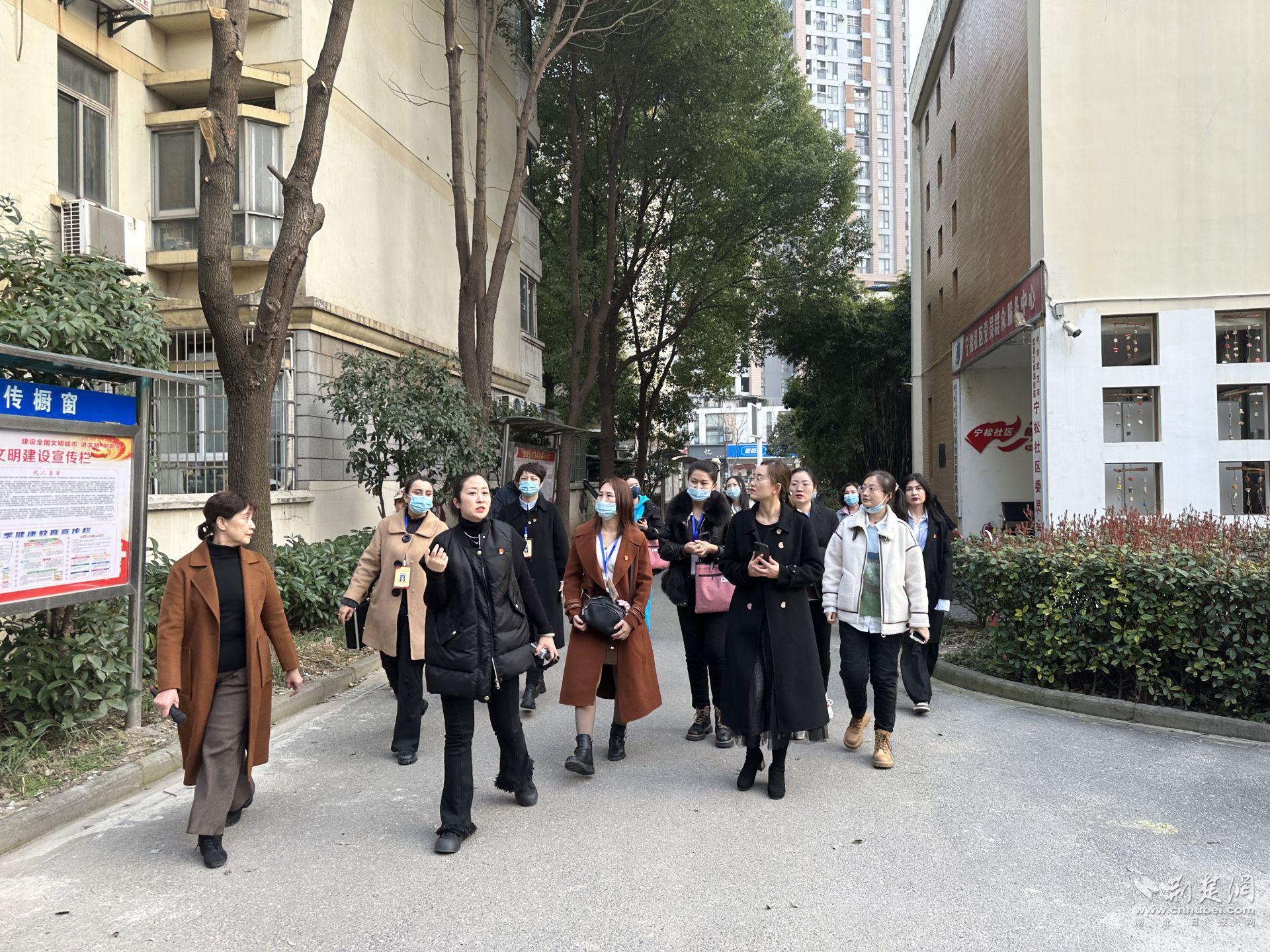 调研团队参观宁松社区.jpg.jpg