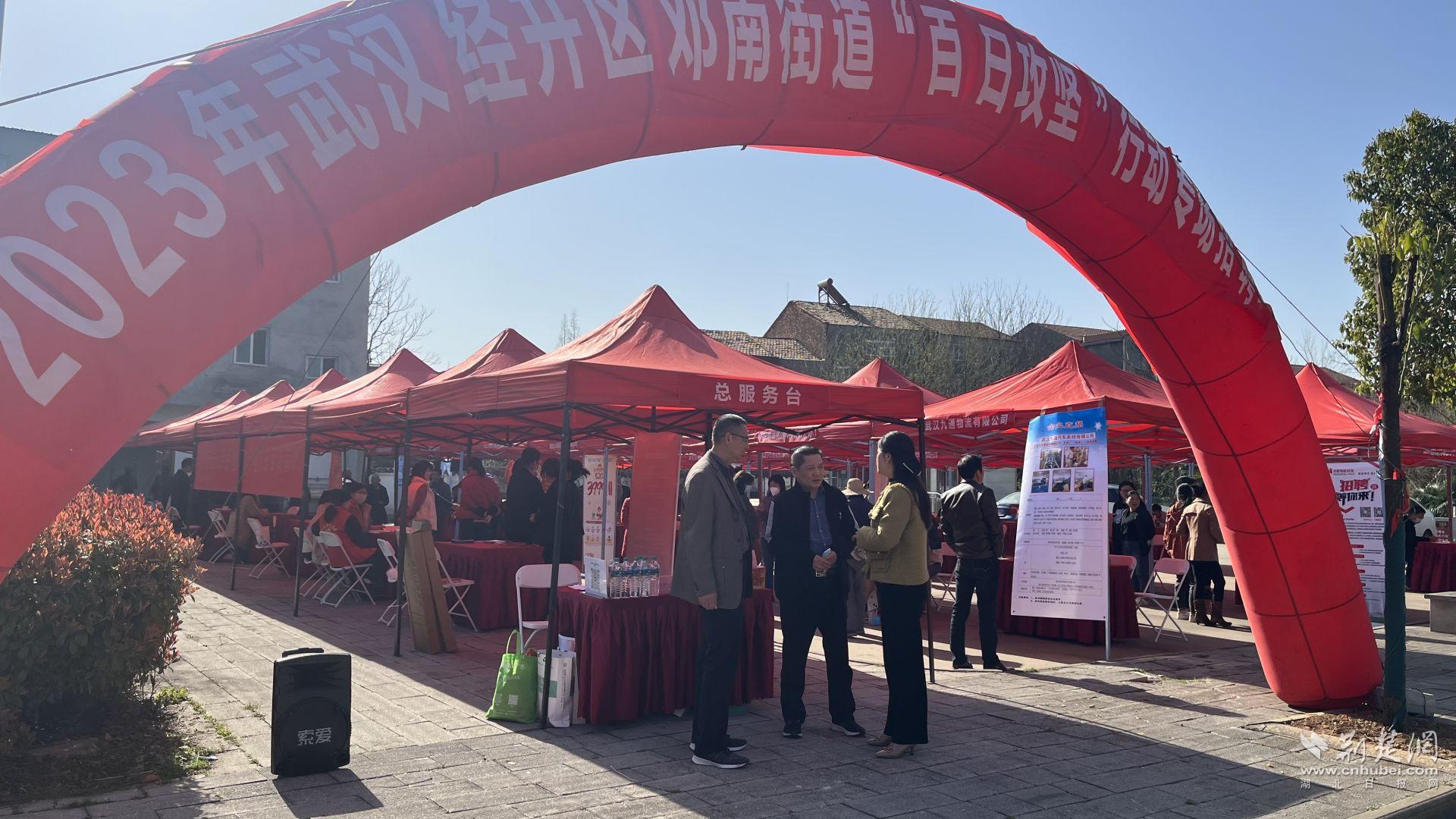 招聘现场的图片 (1).jpg.jpg