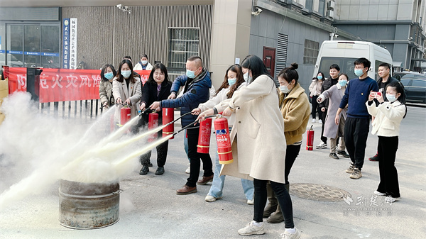 武昌杨园街道：培育消防宁静“大白人” 筑牢第一道“火警防地”BOB半岛平台