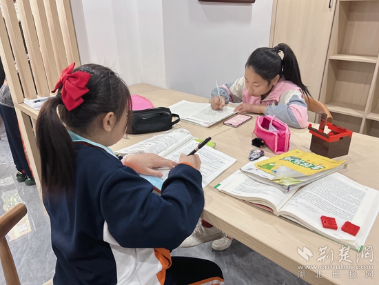 黄梅西河桥社区缔造“周末课堂”， 让留守儿童周末生活丰富多彩