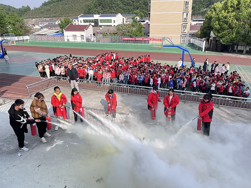 丹江口市中小学校加强“五一”假期安全教育im体育(图3)