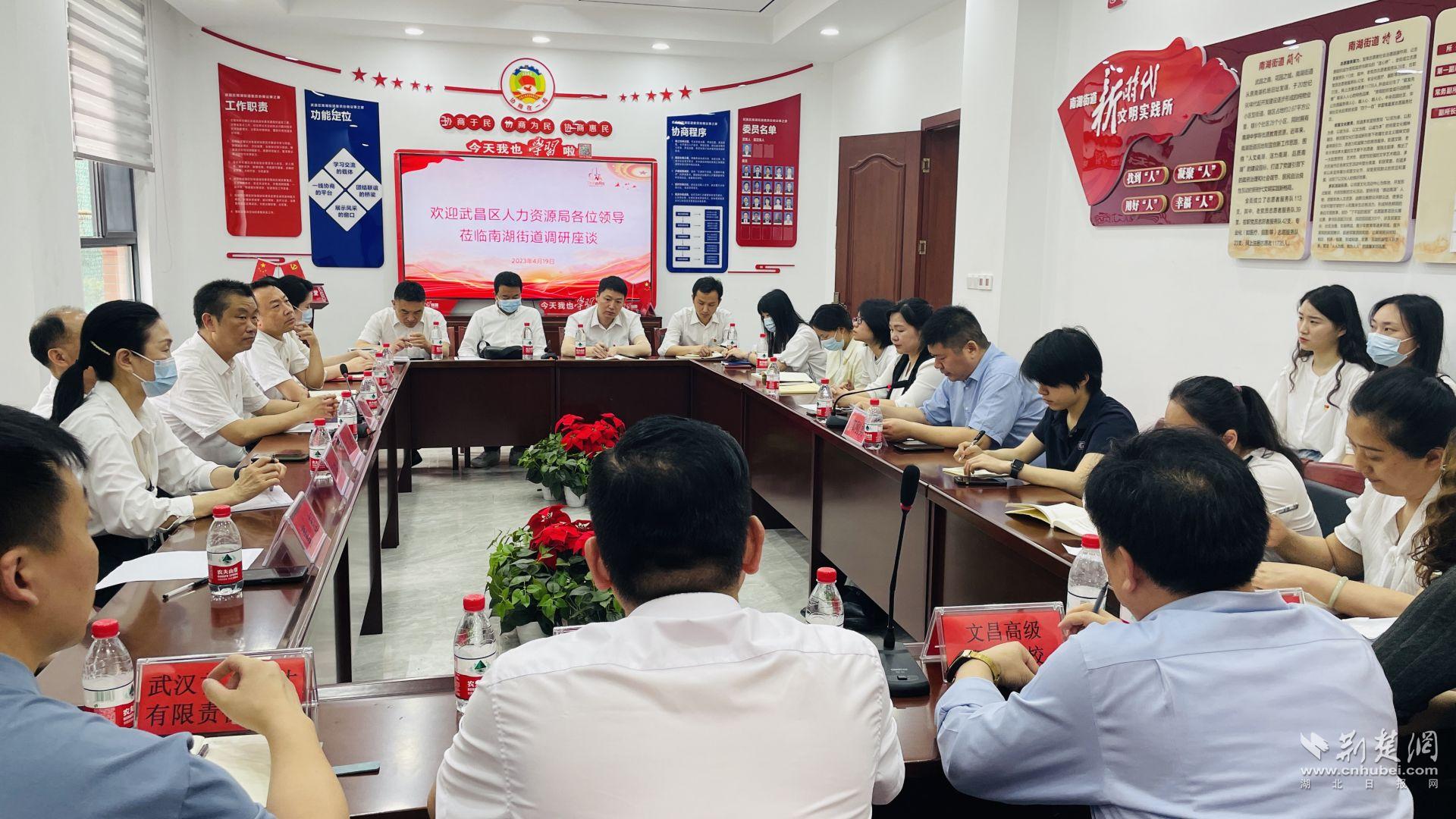 座谈会现场.jpg.jpg