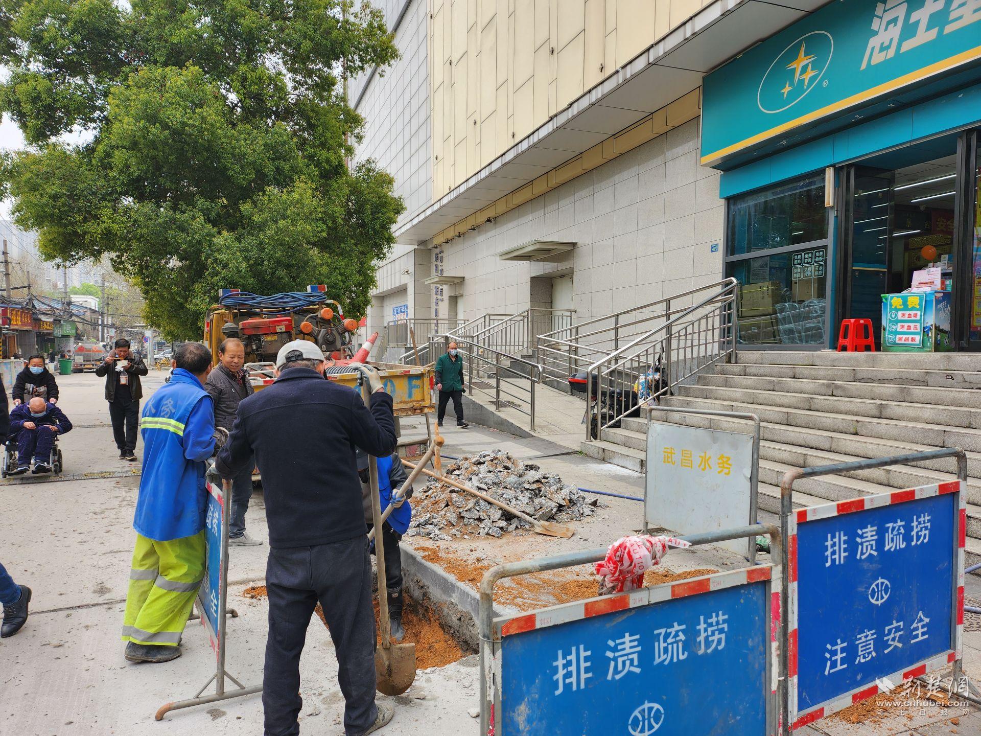 增设排水设施现场施工.jpg.jpg