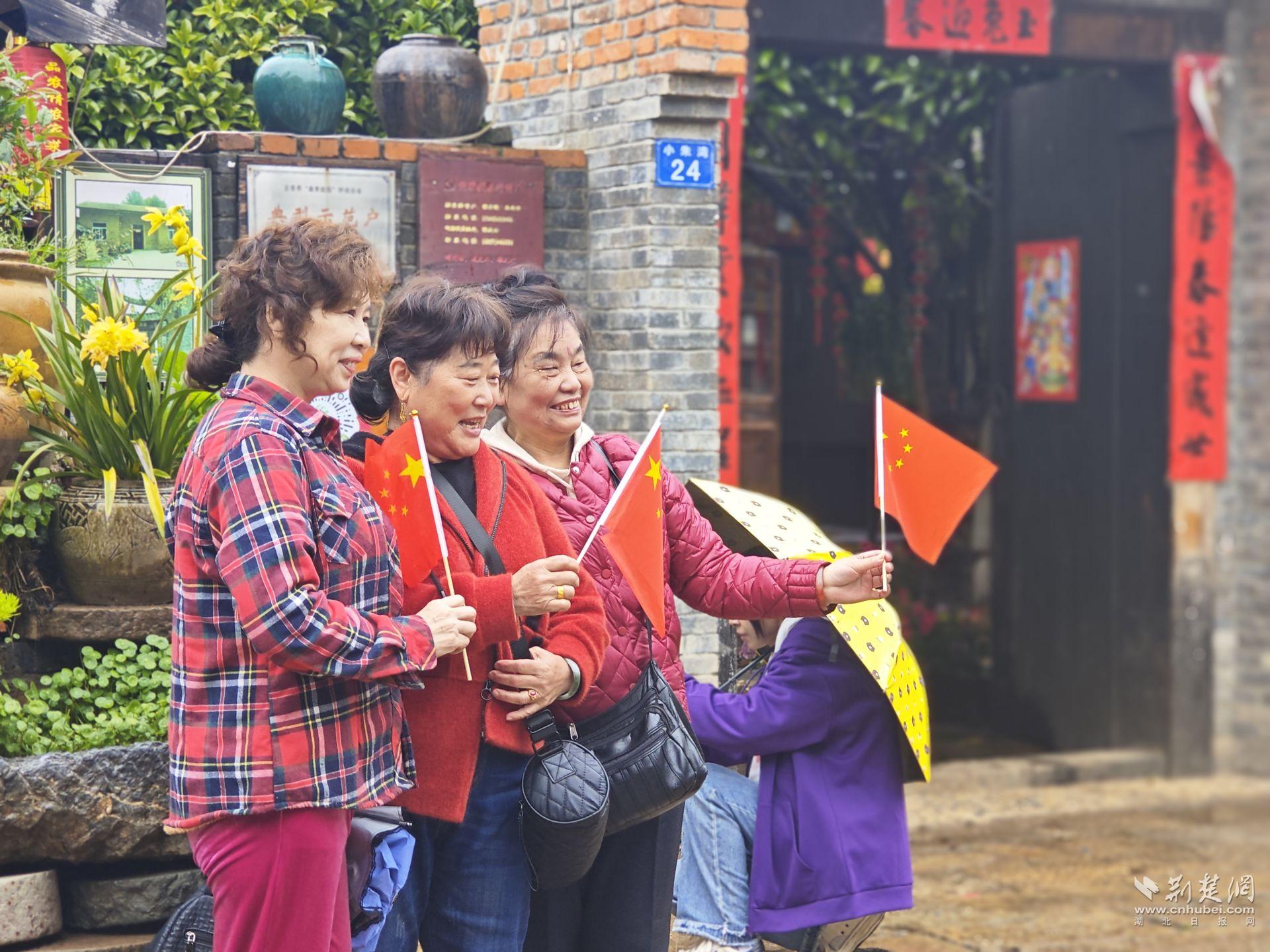 居民打卡留念.jpg.jpg