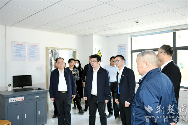 参观实验室.jpg