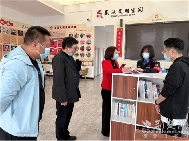 武汉站站区办精心服务保旅客出行.png.png