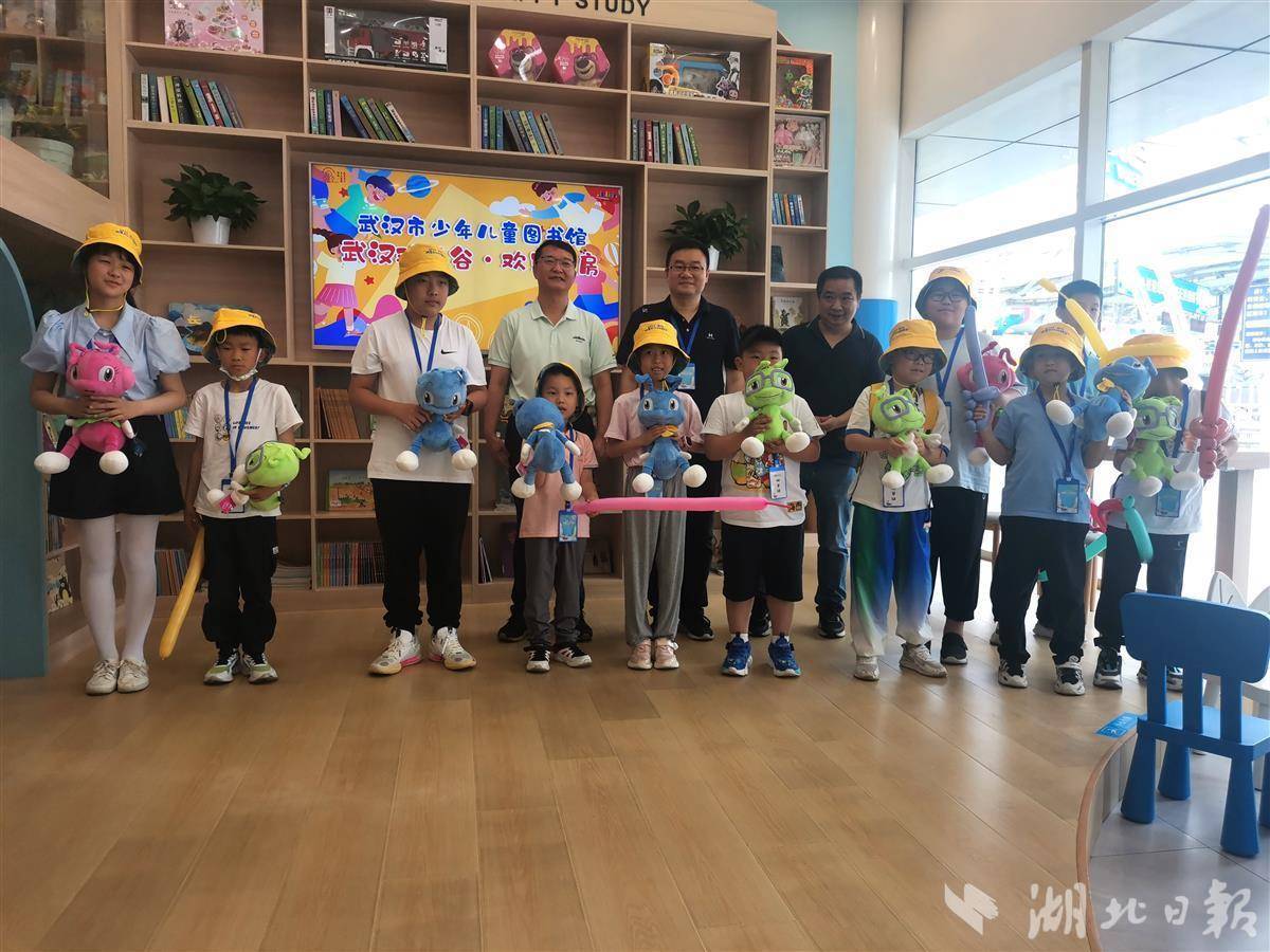 半岛体育儿童主题城市书房开进欢乐谷首场活动迎来“长江的孩子”(图4)