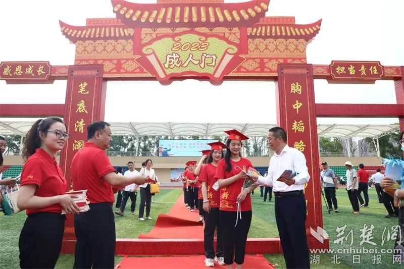 这届高三年级“成人礼”仪式感满满 (2).jpg.jpg