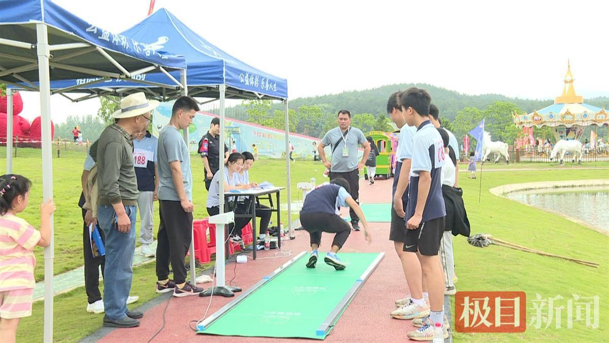 雷竞技RAYBET湖北省“奔跑吧·少年”主题健身活动（黄冈会场）在红安举行(图2)