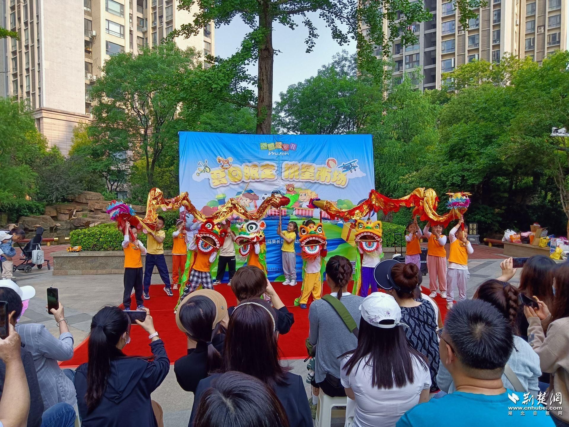 开场舞狮表演.jpg.jpg