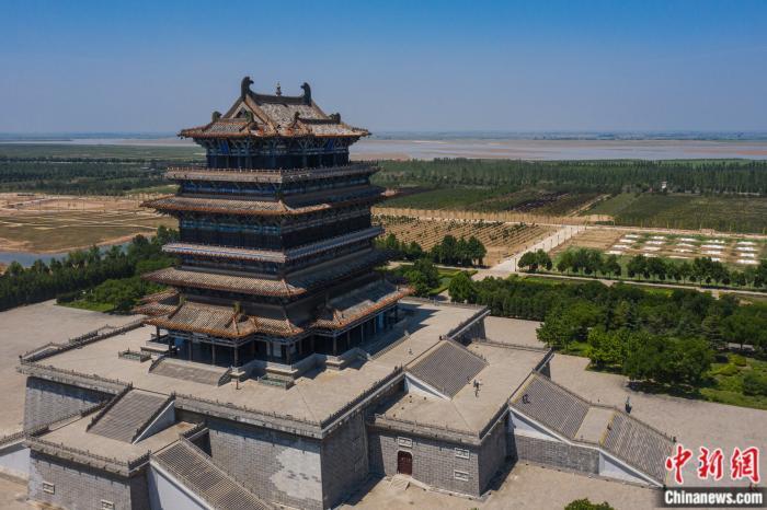 因时有鹳鹊栖其上而得名