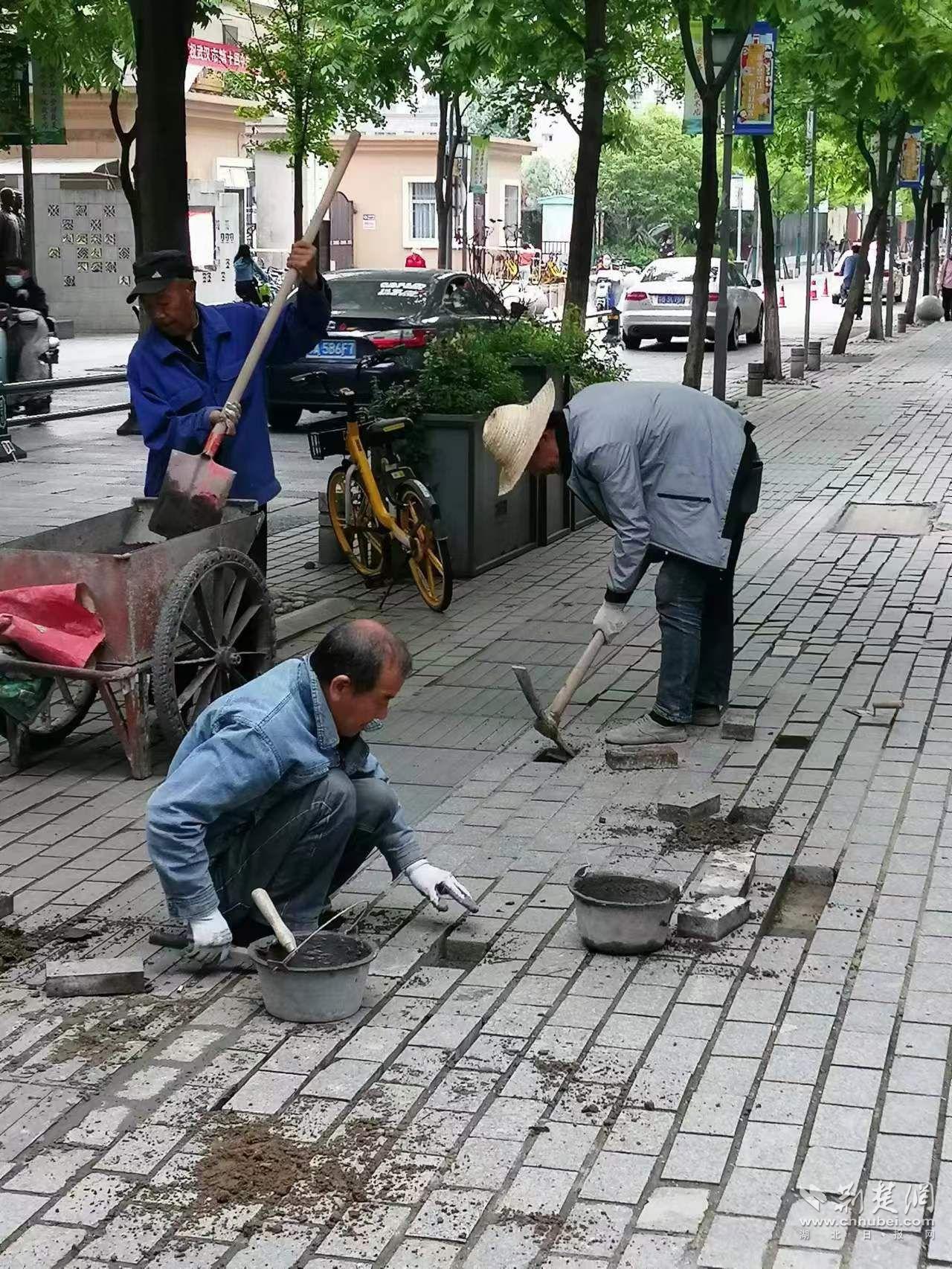 李代表现场跟进代表建议落地情况.jpg.jpg