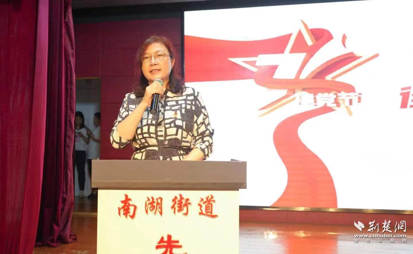 郑丽霞同志发表致辞.jpg