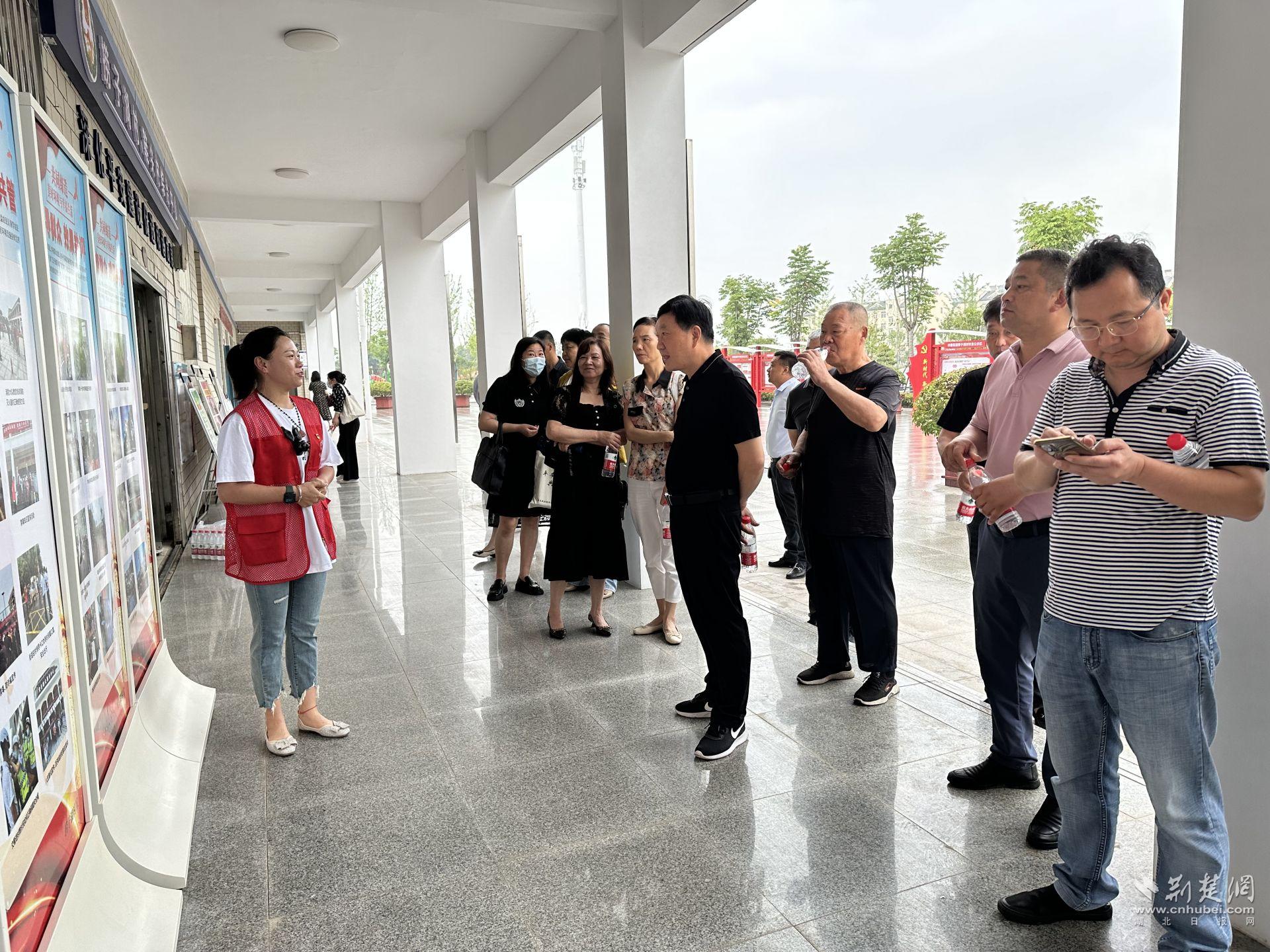 参观南康新村.jpg.jpg