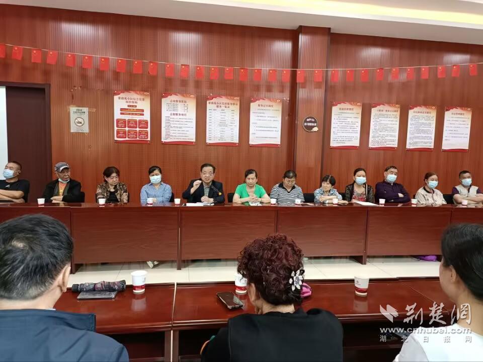 参会代表建言献策.jpg