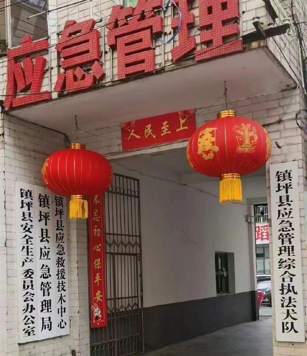 当地回应执法大队变“执法犬队”_江西警方捣毁涉黄窝点_实拍长沙警方捣毁涉黄窝点